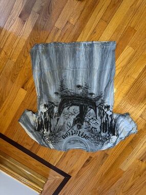 Affliction sz 2xl Gray Graphic Tee with Gothic Bat Design stylish vintage